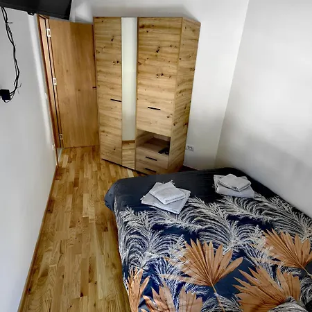 Rosa, 2 Apartment Divcibare